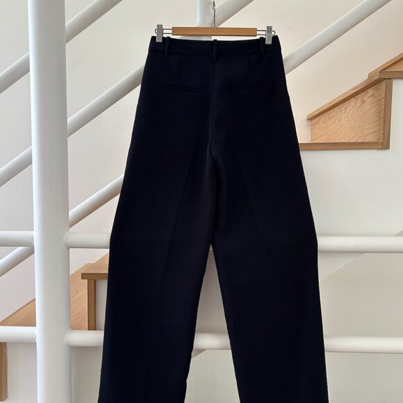 Aritzia Wilfred The Effortless Pant - Crepette in Black, Size 6 - Picture 3 of 7